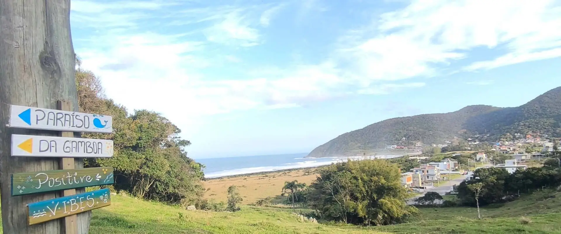 Praia da Gamboa clima de vila