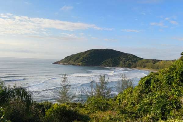 Trilha com vista panorâmica em Garopaba