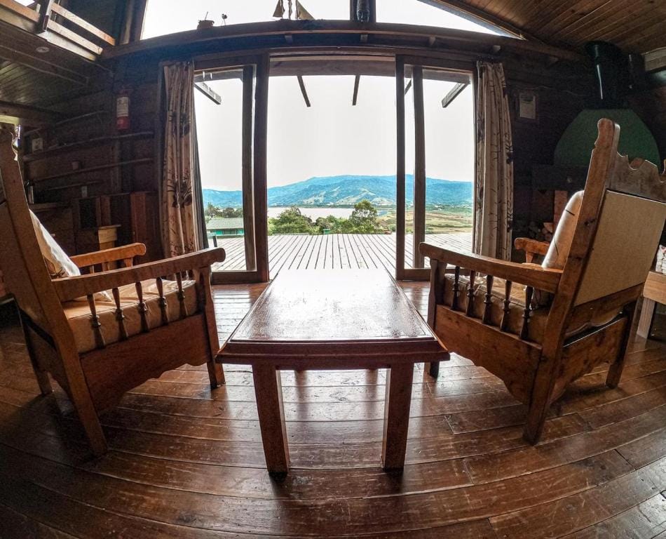Chalé cercado por natureza em Garopaba