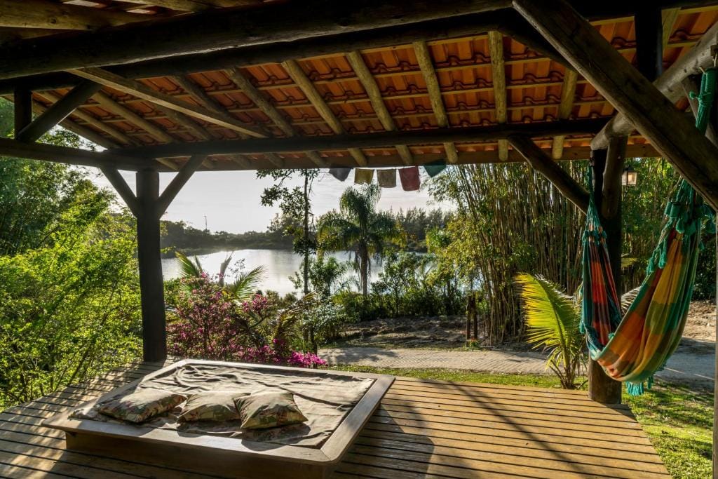 Bangalô cercado pela natureza na Coração da Terra Praia do Rosa