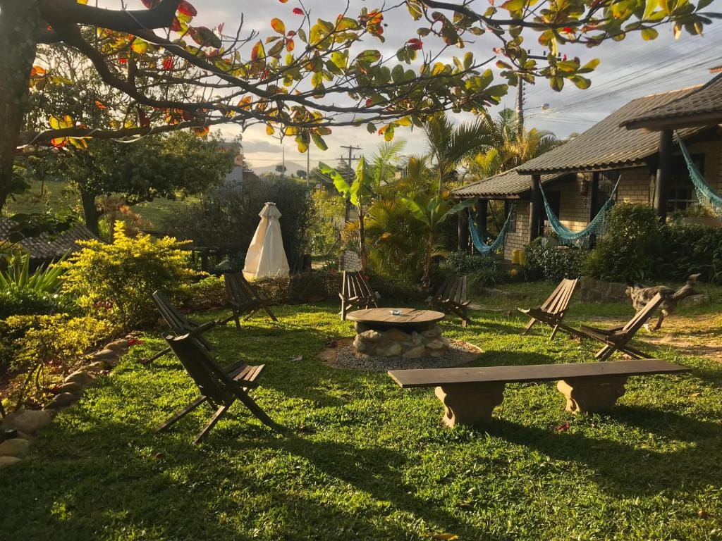 Ambiente acolhedor em área comum do Haleakala Hostel & Pousada