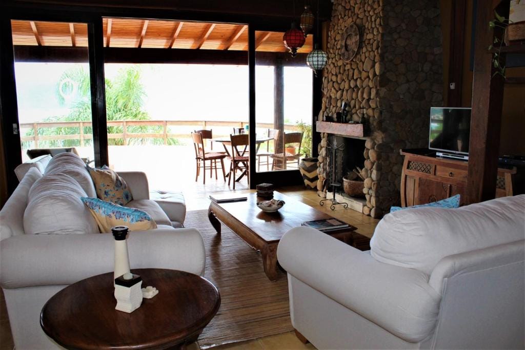 Hospedagem romântica próxima da Praia da Vigia