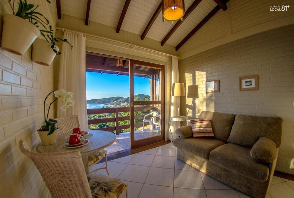 Quarto aconchegante com varanda e vista na Morada da Lagoa