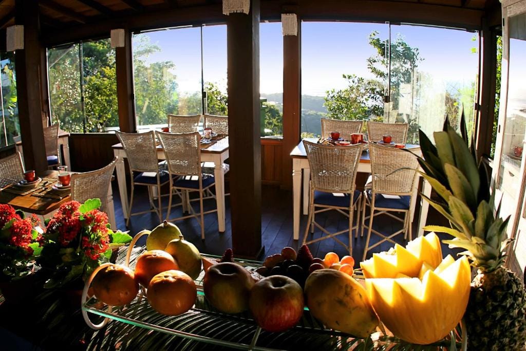 Café da manhã com vista para o mar na Morada da Lagoa