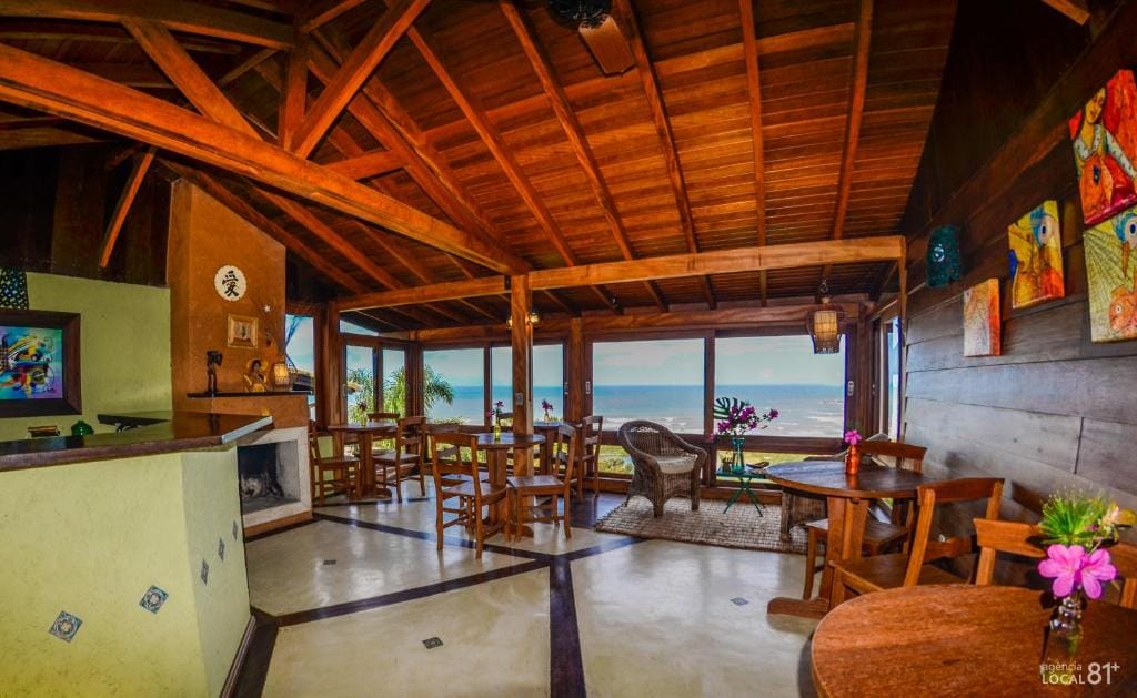 Café da manhã com vista para o mar na Morada dos Sisais