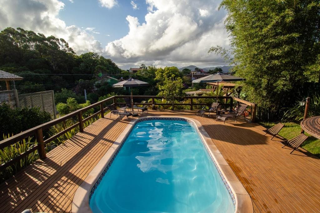 Área externa da Pousada Villa Seychelles na Praia do Rosa