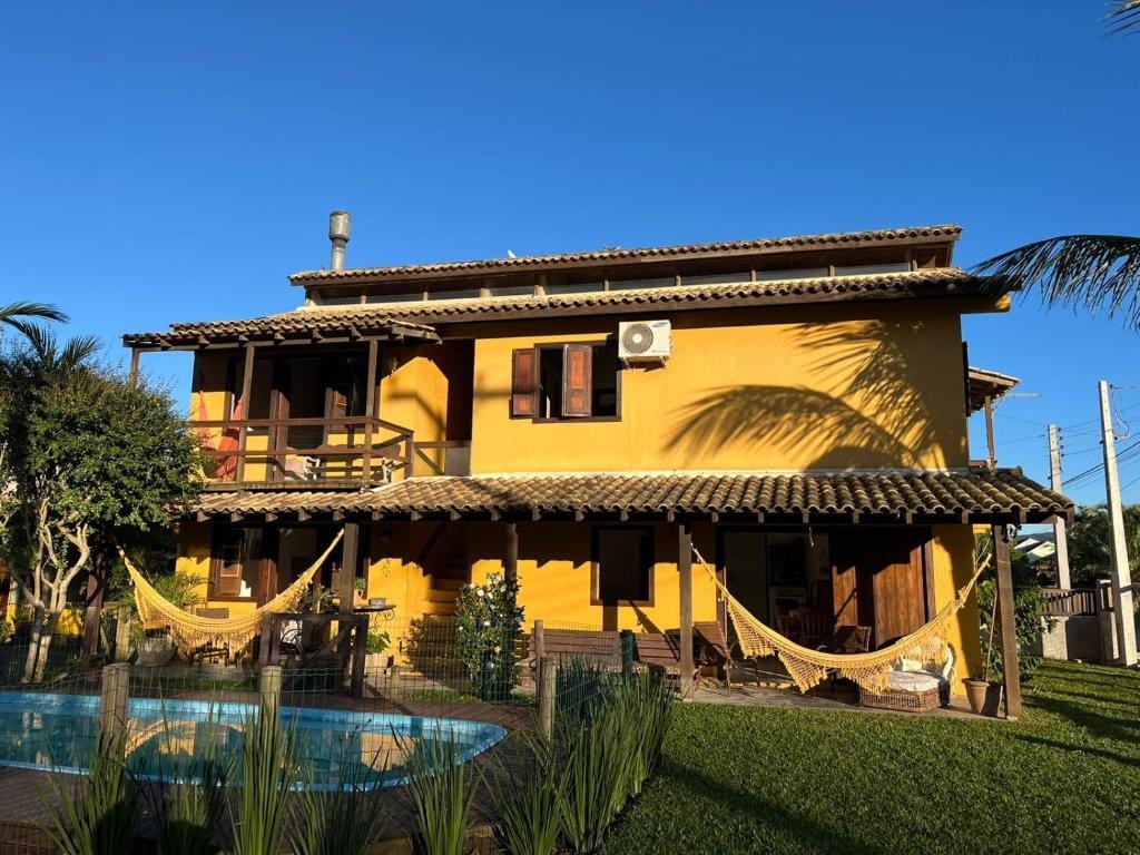 Residencial Casa Amarela na Praia da Ferrugem