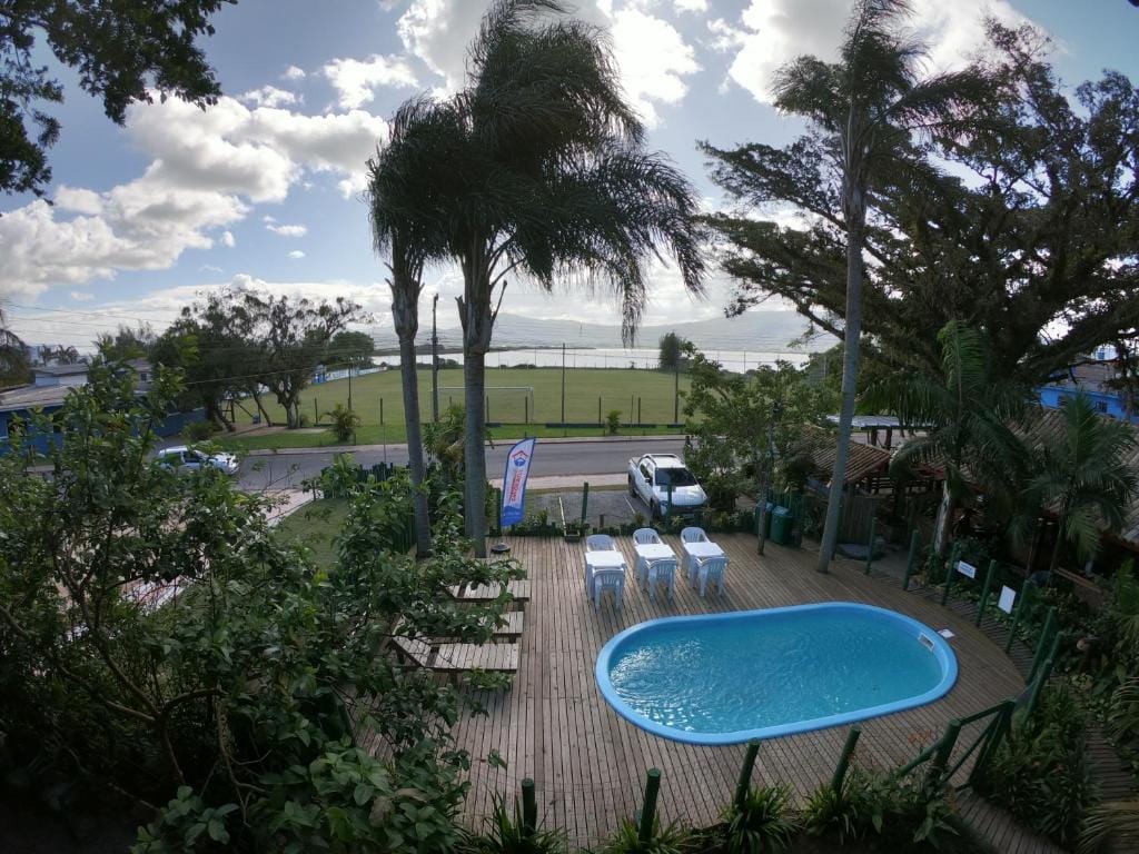 Piscina da Pousada Canoa Azul