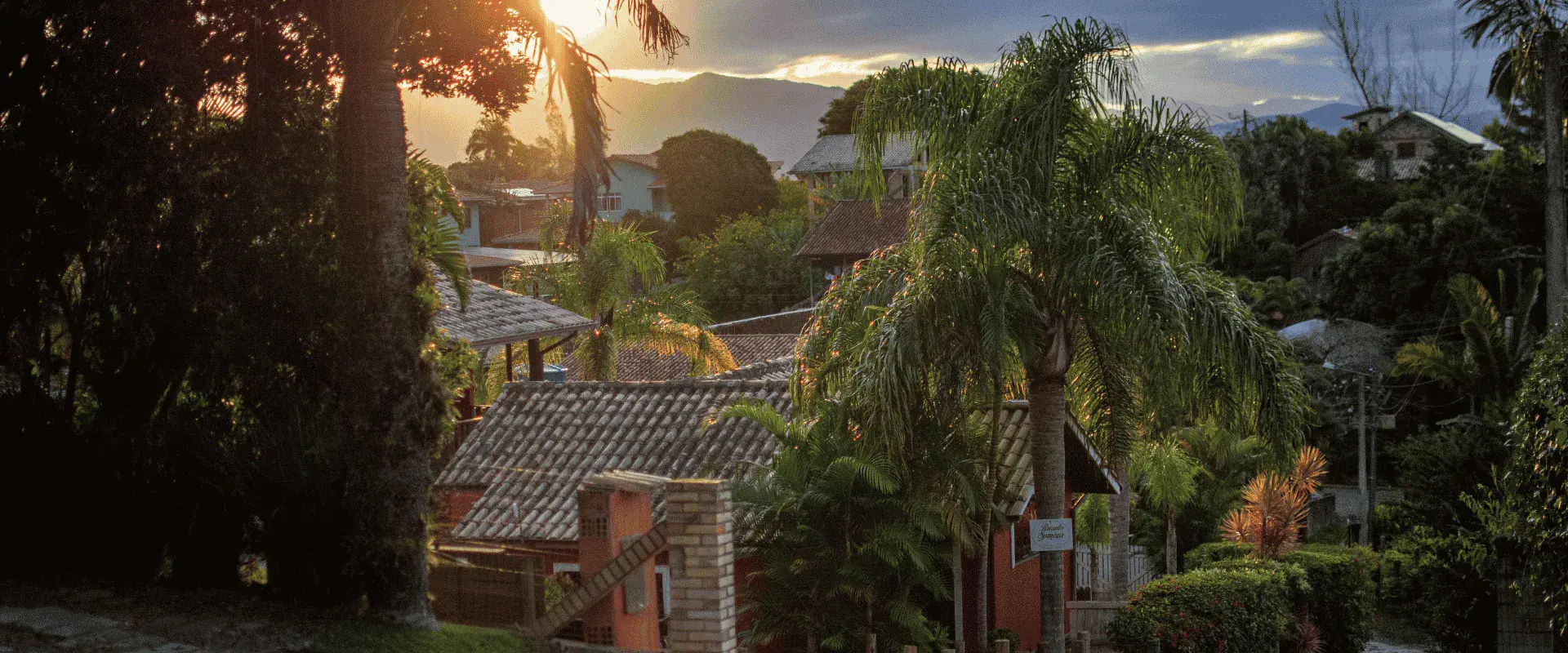 Hostels e hospedagens próximos ao centrinho da Praia do Rosa