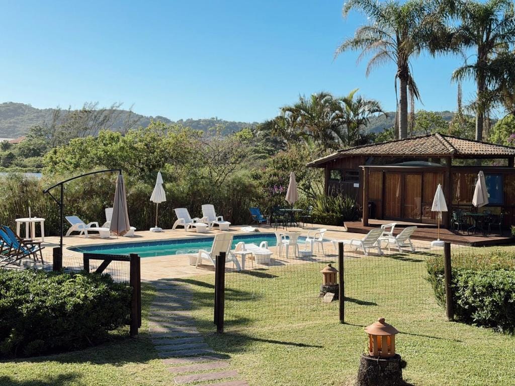 Jardins do Hotel Pousada da Lagoa em Garopaba